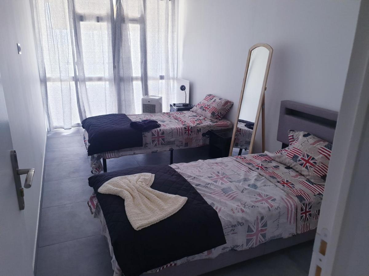 Seaside Haven: Private Room with Ocean View and Convenient Transport Links Nice Exterior photo
