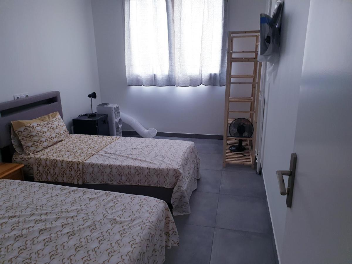 Seaside Haven: Private Room with Ocean View and Convenient Transport Links Nice Exterior photo